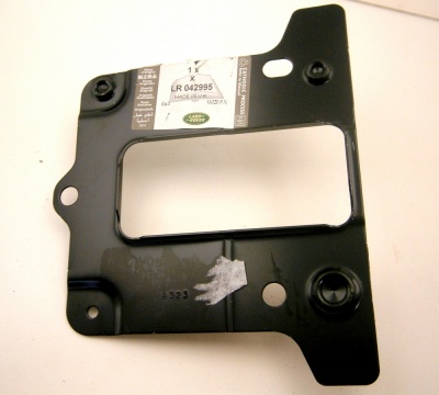 Image of LR042995, a 'BUMPER MOUNTING BRACKET - LEFT HAND REAR - EVOQUE' part
